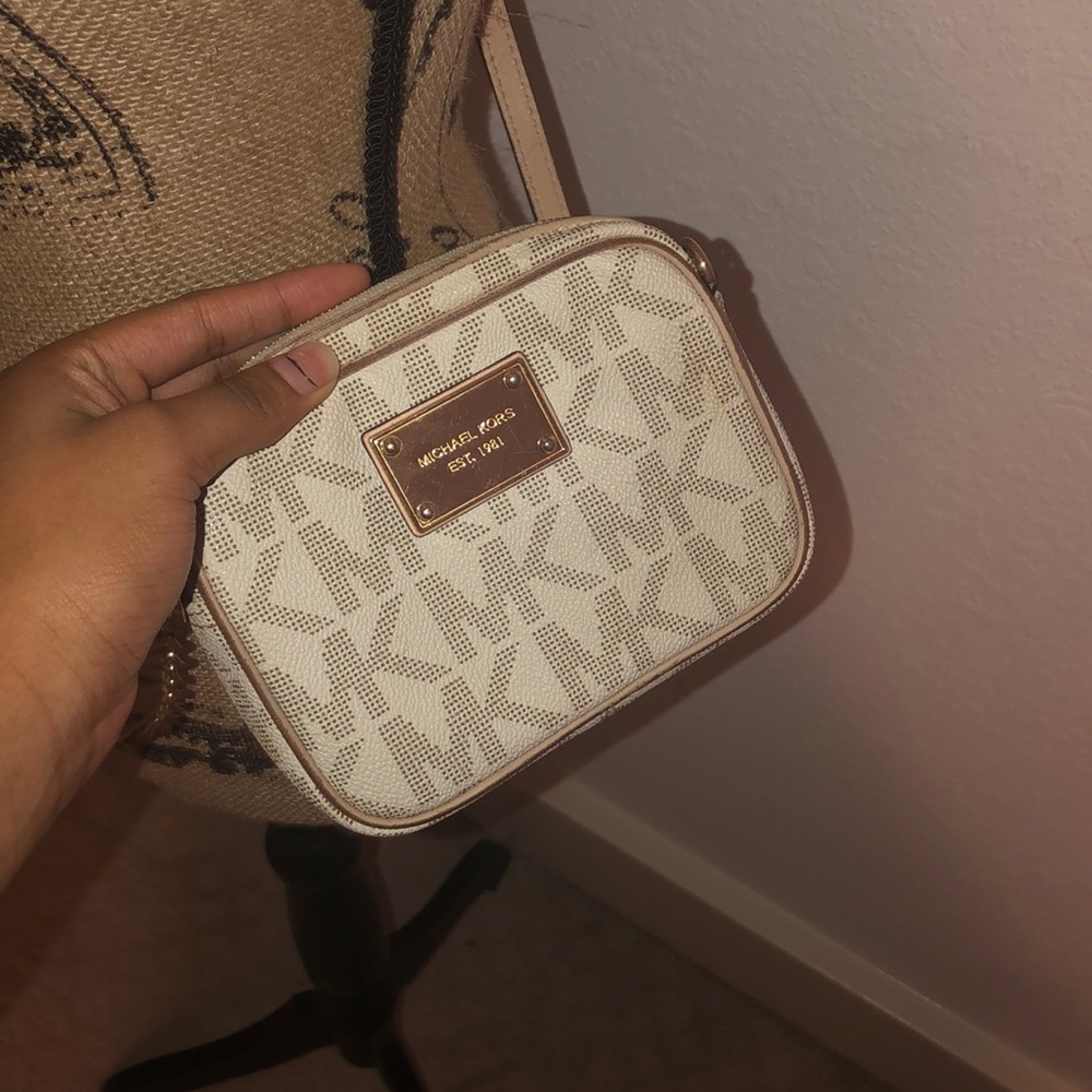 Brand New Michael Kors Crossbody Pouch Clutch